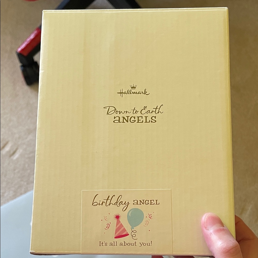 NIB Hallmark Cream "Down to Earth Angels" Birthday Angel Box